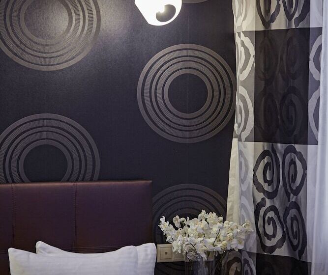 اتاق لوکس, Art