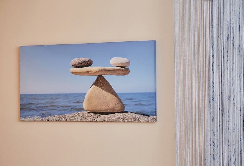 اتاق لوکس, Art