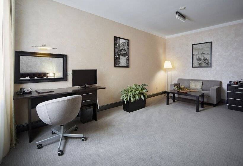 اتاق لوکس, Art