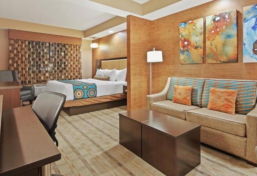 מיטת קינג בסוויטה, Best Western Plus Miami Executive Airport Hotel And Suites