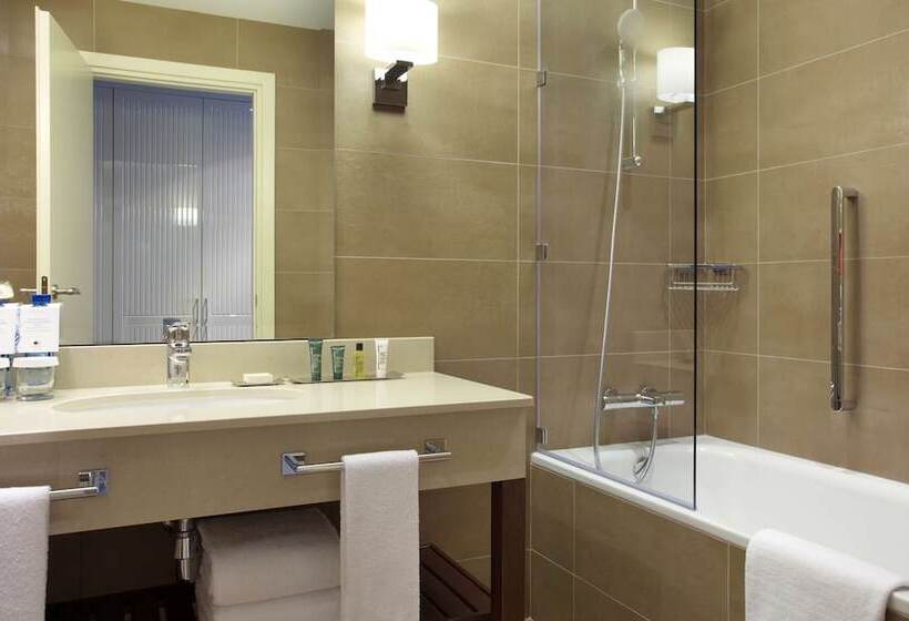 Номер Стандарт Двуспальная Кровать, Doubletree By Hilton Hotel Moscow Marina