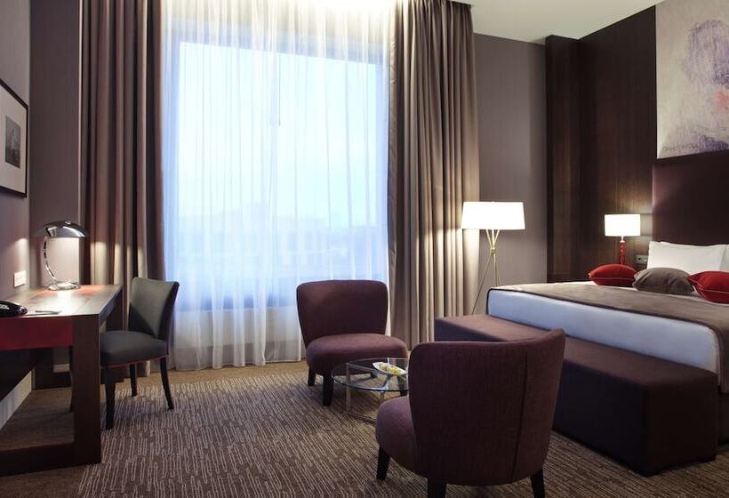 Номер Executive, Doubletree By Hilton Hotel Moscow   Marina