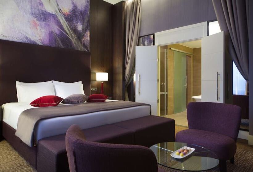 Номер Executive, Doubletree By Hilton Hotel Moscow Marina