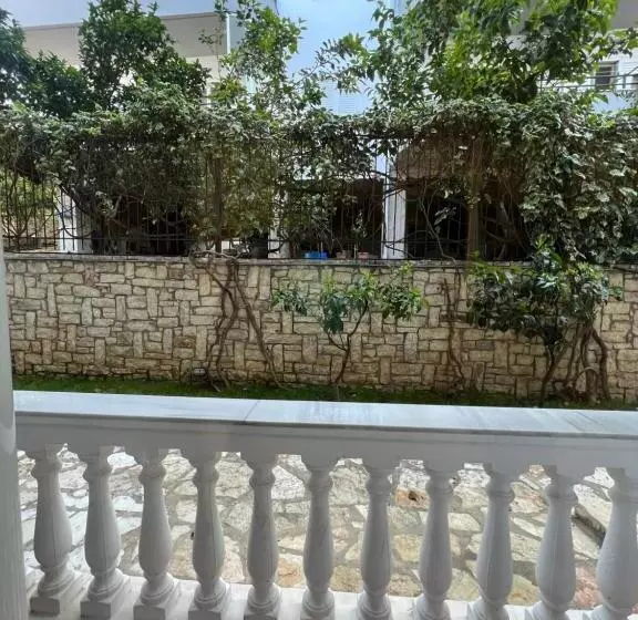 اتاق استاندارد با چشم‌انداز کوهستان, Erdano