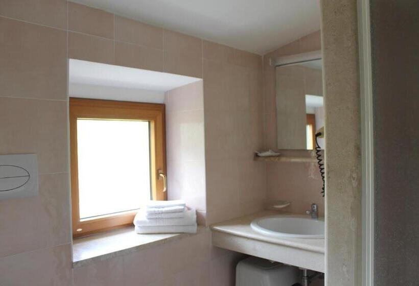 غرفة قياسية ثلاثية, Villa Campana