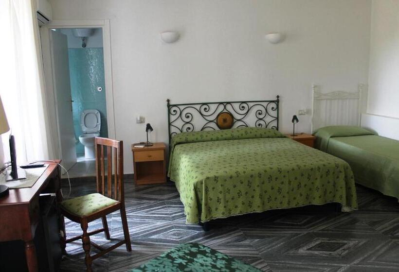 غرفة قياسية رباعية مطلة على الحديقة, Villa Campana