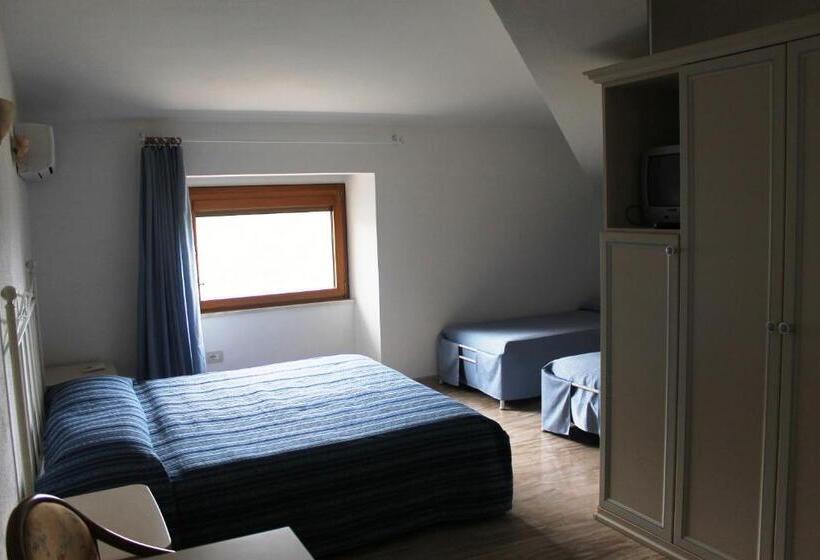 غرفة قياسية رباعية مطلة على الحديقة, Villa Campana