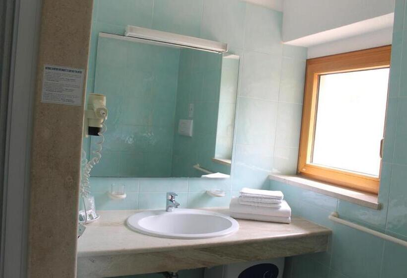 غرفة قياسية رباعية مطلة على الحديقة, Villa Campana