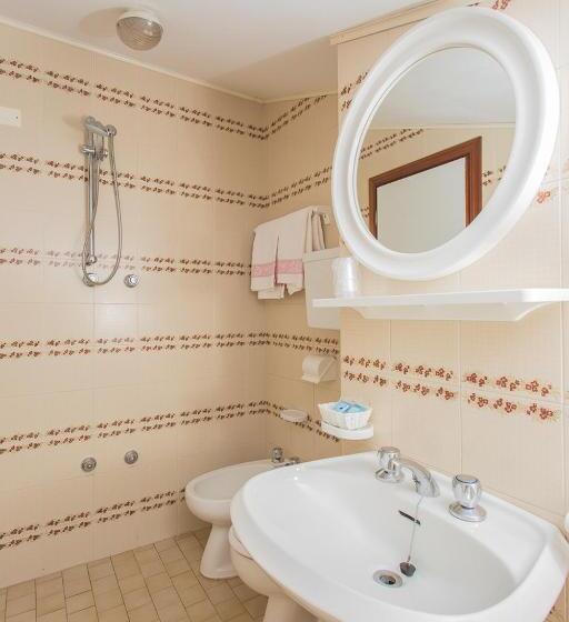 이코노미 룸, Garden