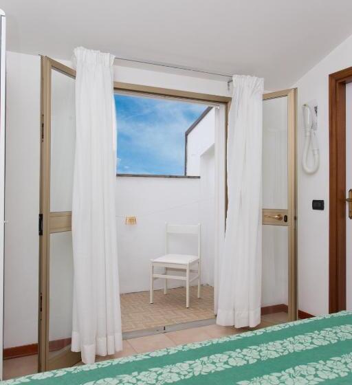 이코노미 룸, Garden