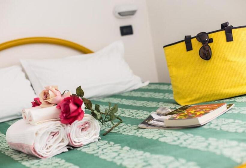 이코노미 룸, Garden