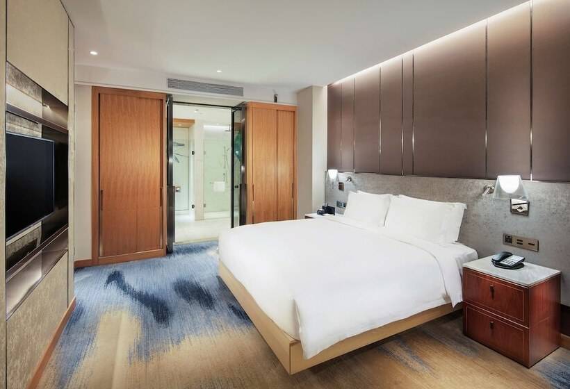 디럭스 스위트, Hilton Garden Inn Shanghai Hongqiao Necc