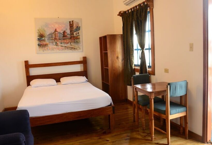 سوییت با چشمانداز دریا, Olas