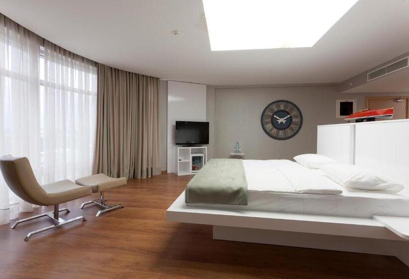 غرفة ديلوكس, Orucoglu Oreko