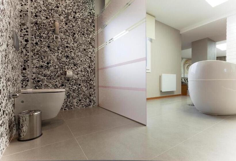 غرفة ديلوكس, Orucoglu Oreko