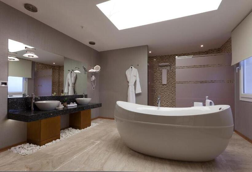 غرفة ديلوكس, Orucoglu Oreko