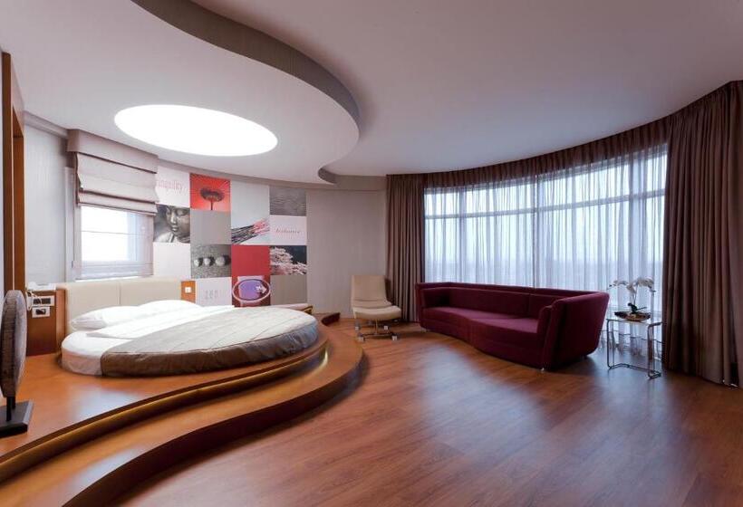 غرفة ديلوكس, Orucoglu Oreko