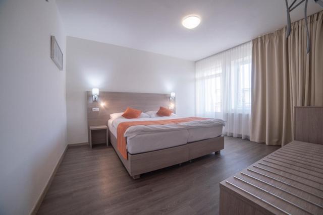 2 Szobás Apartman, Palác Elektra