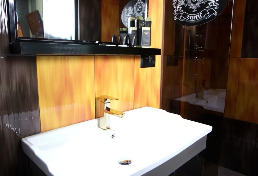 주니어 스위트, Roma & Tours