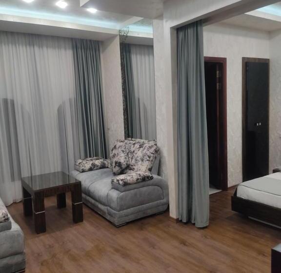 주니어 스위트, Roma & Tours