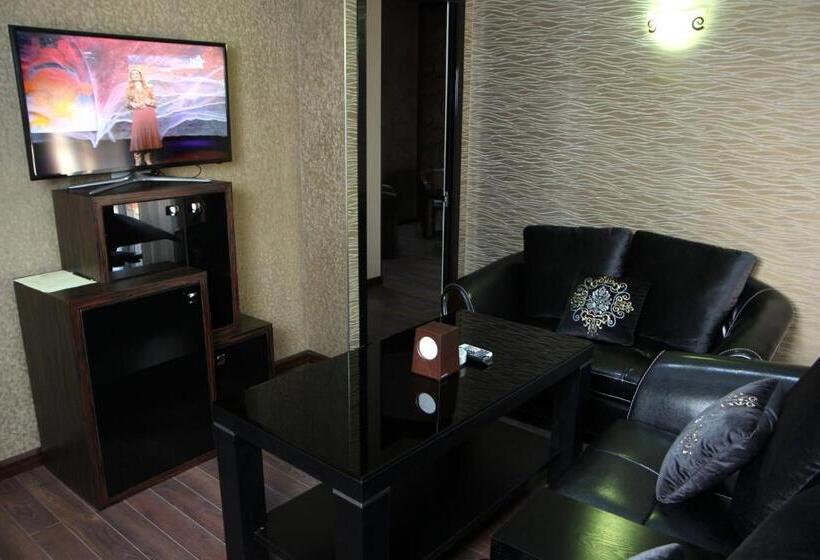 패밀리 룸, Roma & Tours