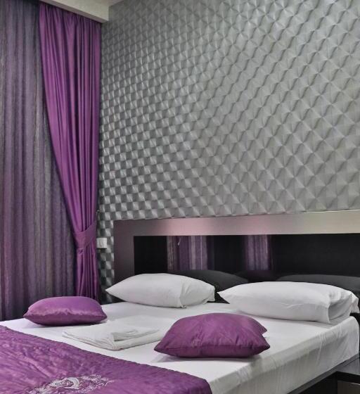 패밀리 룸, Roma & Tours