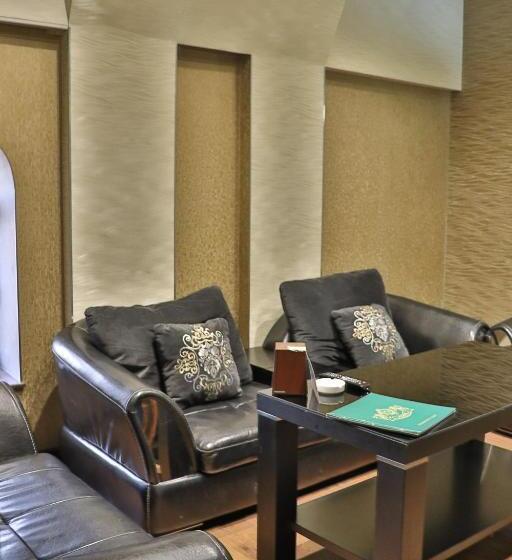 패밀리 룸, Roma & Tours