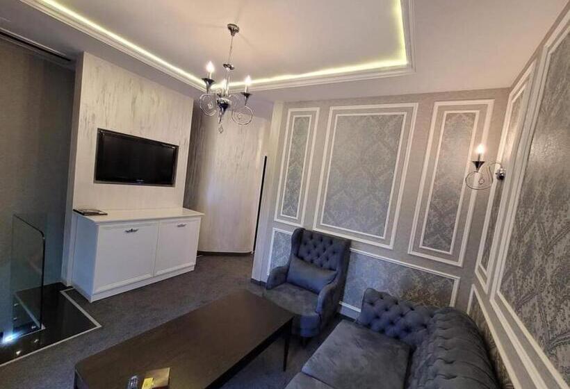 스위트, Roma & Tours