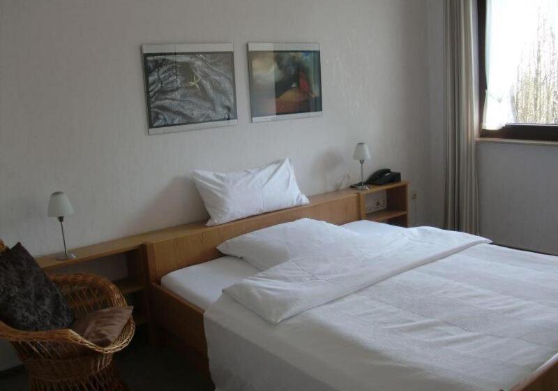 غرفة قياسية فردية, Spitze Warte