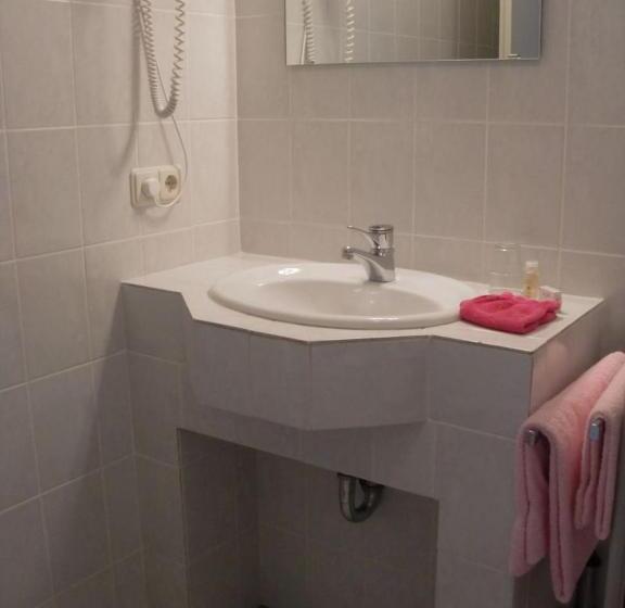 غرفة قياسية فردية, Spitze Warte