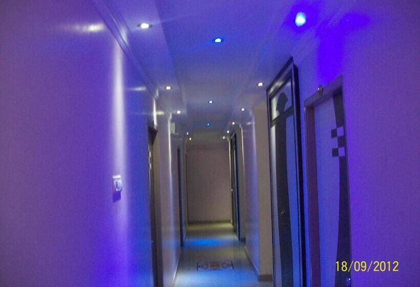 디럭스 룸, Viraat Inn