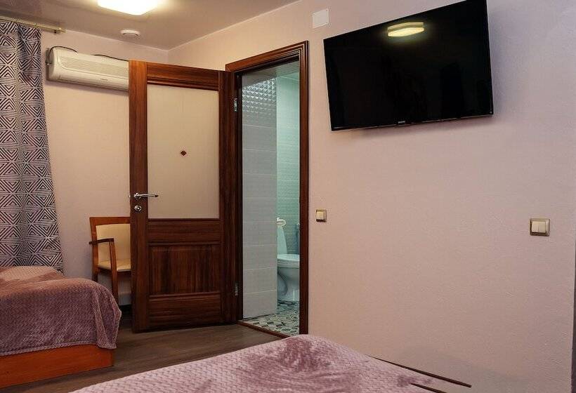 اتاق اکونومی, Zhuravli Park