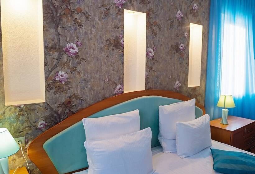 سوییت, Zhuravli Park