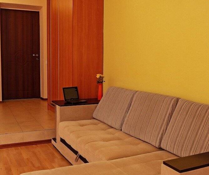 اتاق راحتی, Zhuravli Park