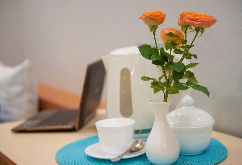 اتاق اکونومی یک تخته, Zhuravli Park