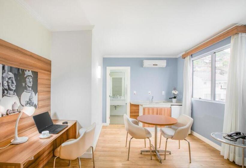 سوییت جونیور, Iate Hotel Centro Florianópolis