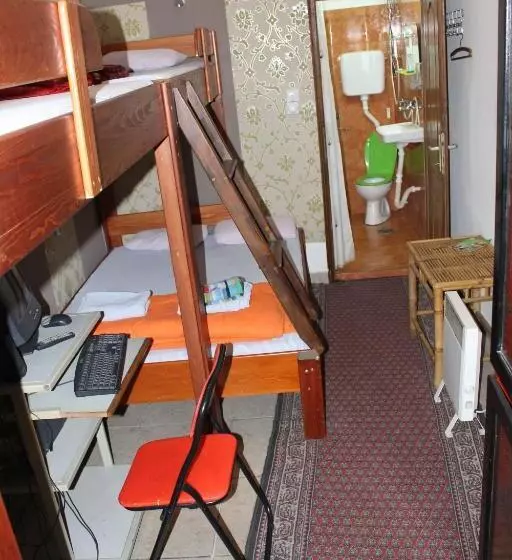 اتاق استاندارد چهار تخته, Tash Inn Hostel