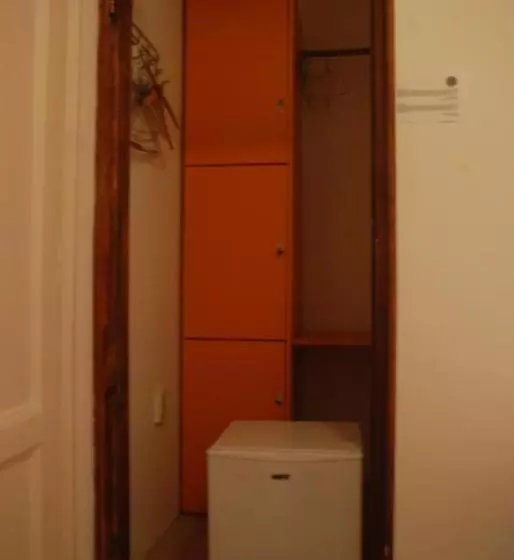 اتاق استاندارد, Tash Inn Hostel
