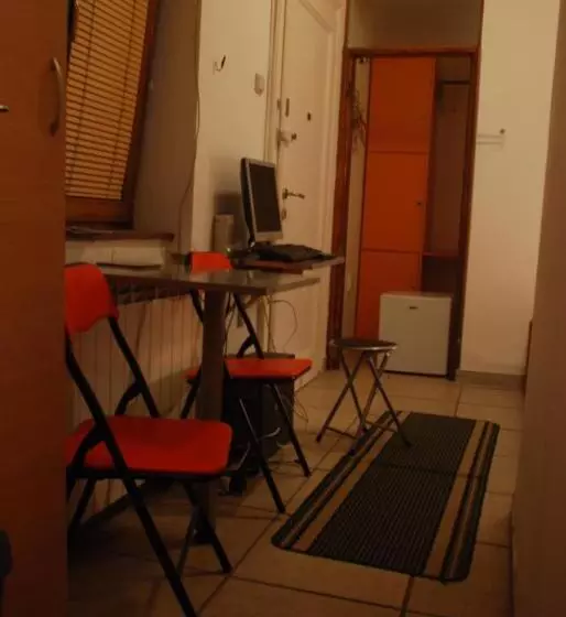 اتاق استاندارد, Tash Inn Hostel