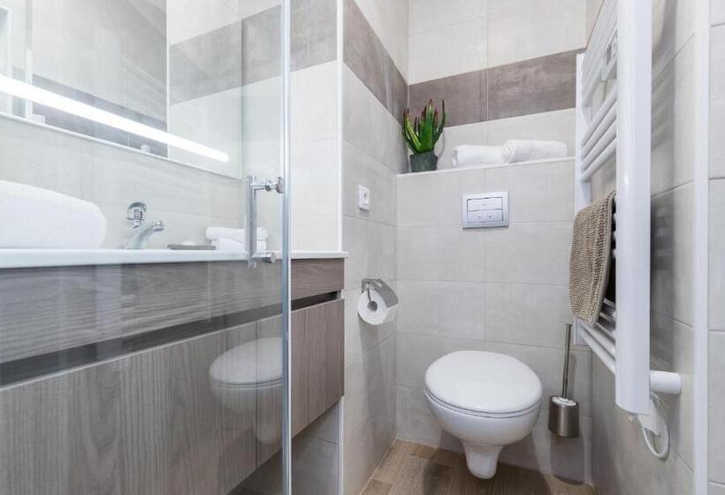 شقة غرفتين, Sleep In Antibes City Port