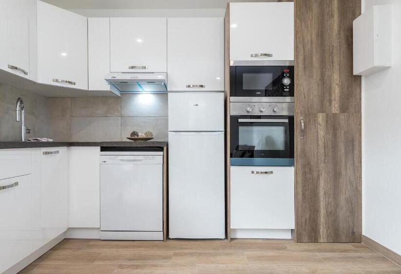 شقة غرفتين, Sleep In Antibes City Port