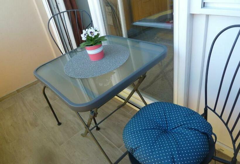 1 Bedroom Apartment Lake View, Sunrise Apartman