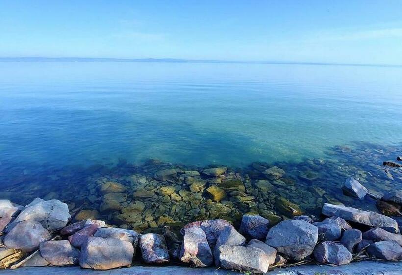 1 Bedroom Apartment Lake View, Sunrise Apartman