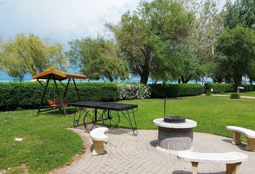 1 Bedroom Apartment Lake View, Sunrise Apartman