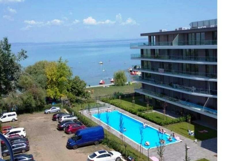 1 Bedroom Apartment Lake View, Sunrise Apartman
