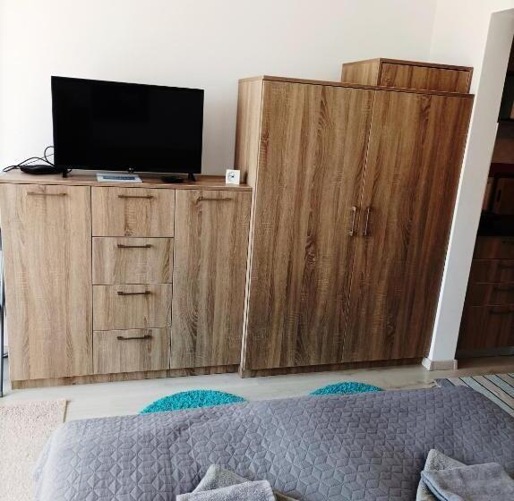 1 Bedroom Apartment Lake View, Sunrise Apartman