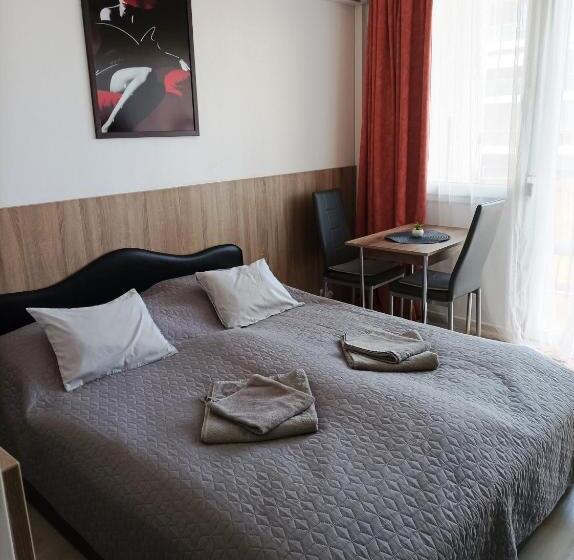 1 Bedroom Apartment Lake View, Sunrise Apartman