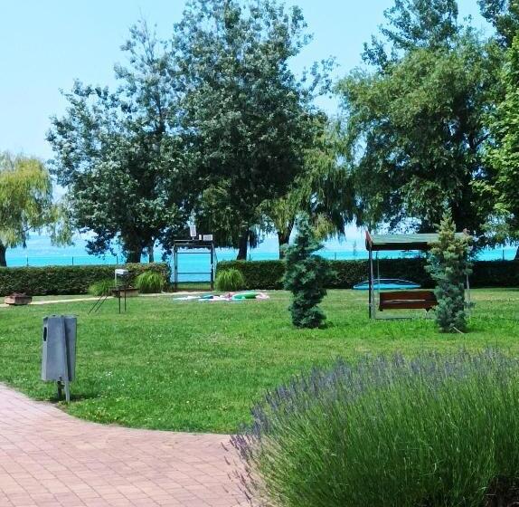 1 Bedroom Apartment Lake View, Sunrise Apartman