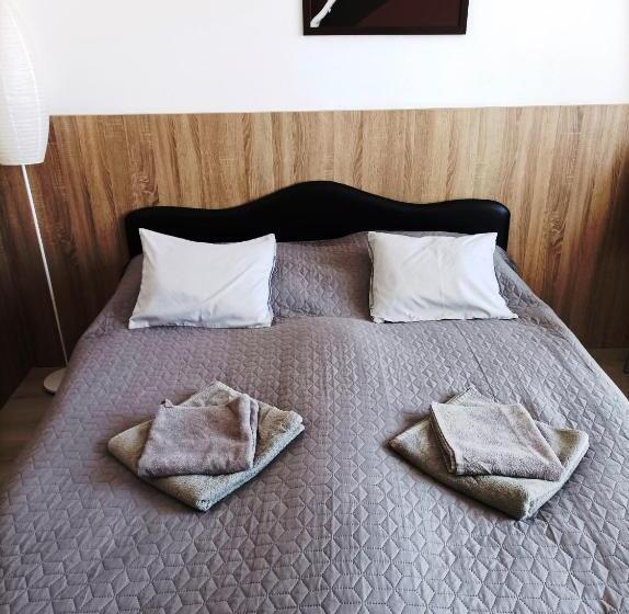 1 Bedroom Apartment Lake View, Sunrise Apartman