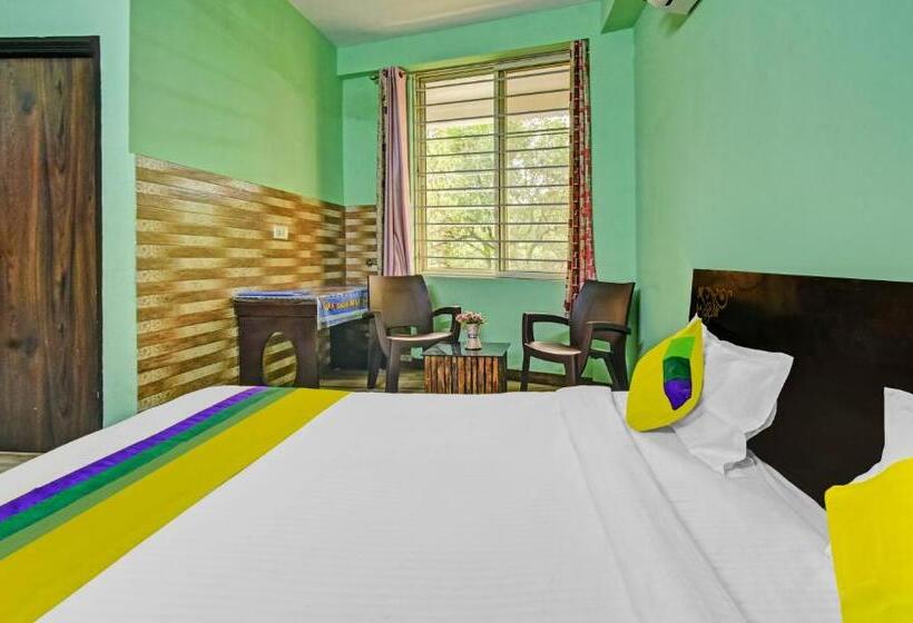 Quarto Deluxe, Fabhotel Krishna Heights